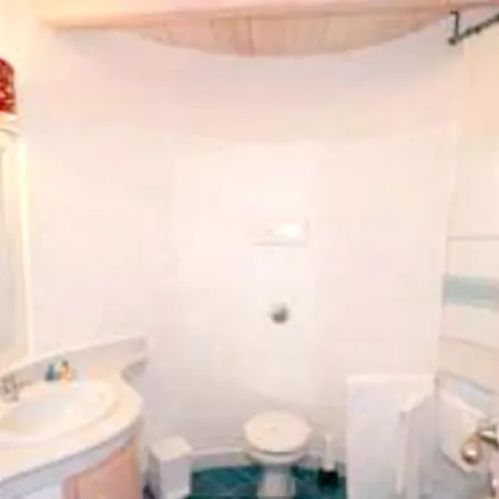 Сasa de vacaciones One Bedroom House At 50 M Away From The With Sea View Shared Pool And Furnished Garden Golfo Aranci